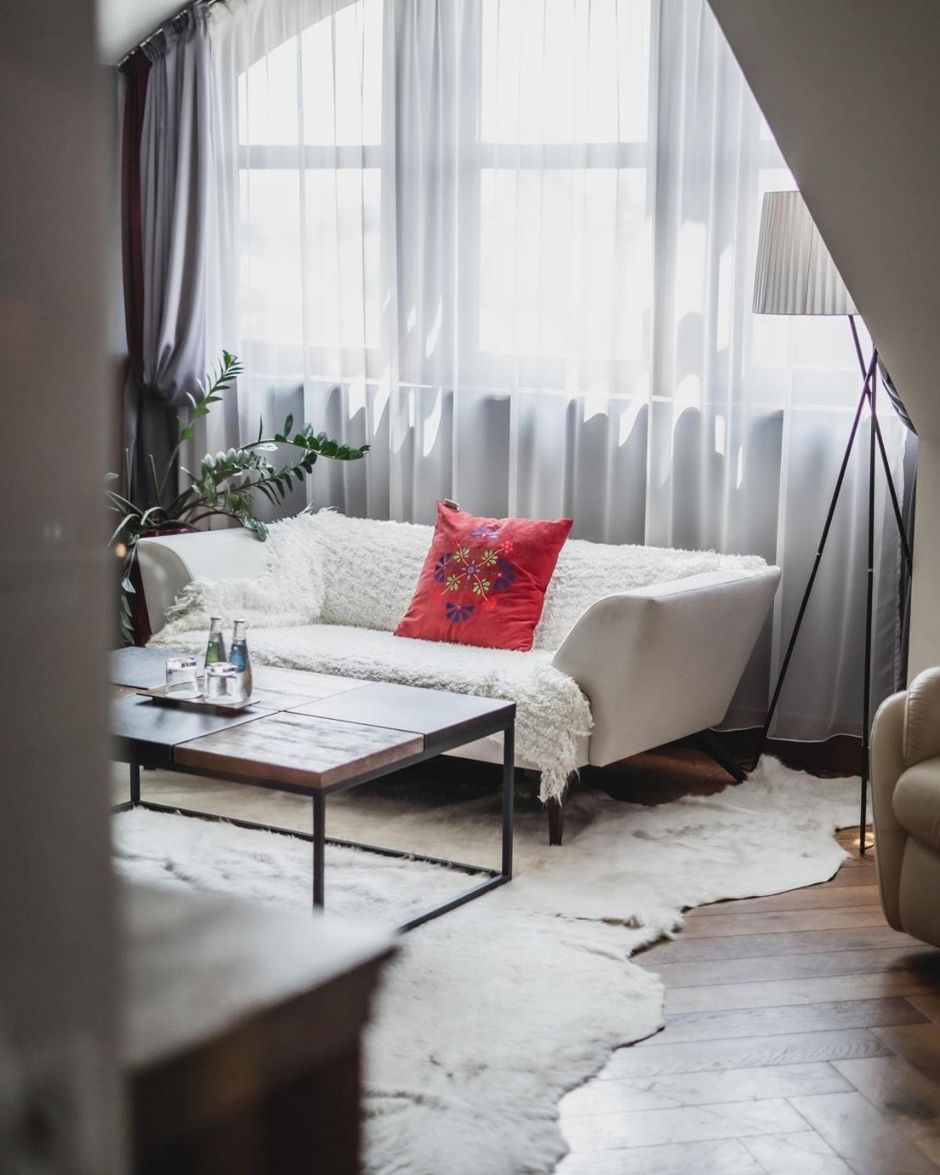 Hotel Bristol Tradition And Luxury Rzeszów Exterior foto A living room with a sofa